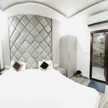 Hotel Green Apple 바레일리 외부 사진