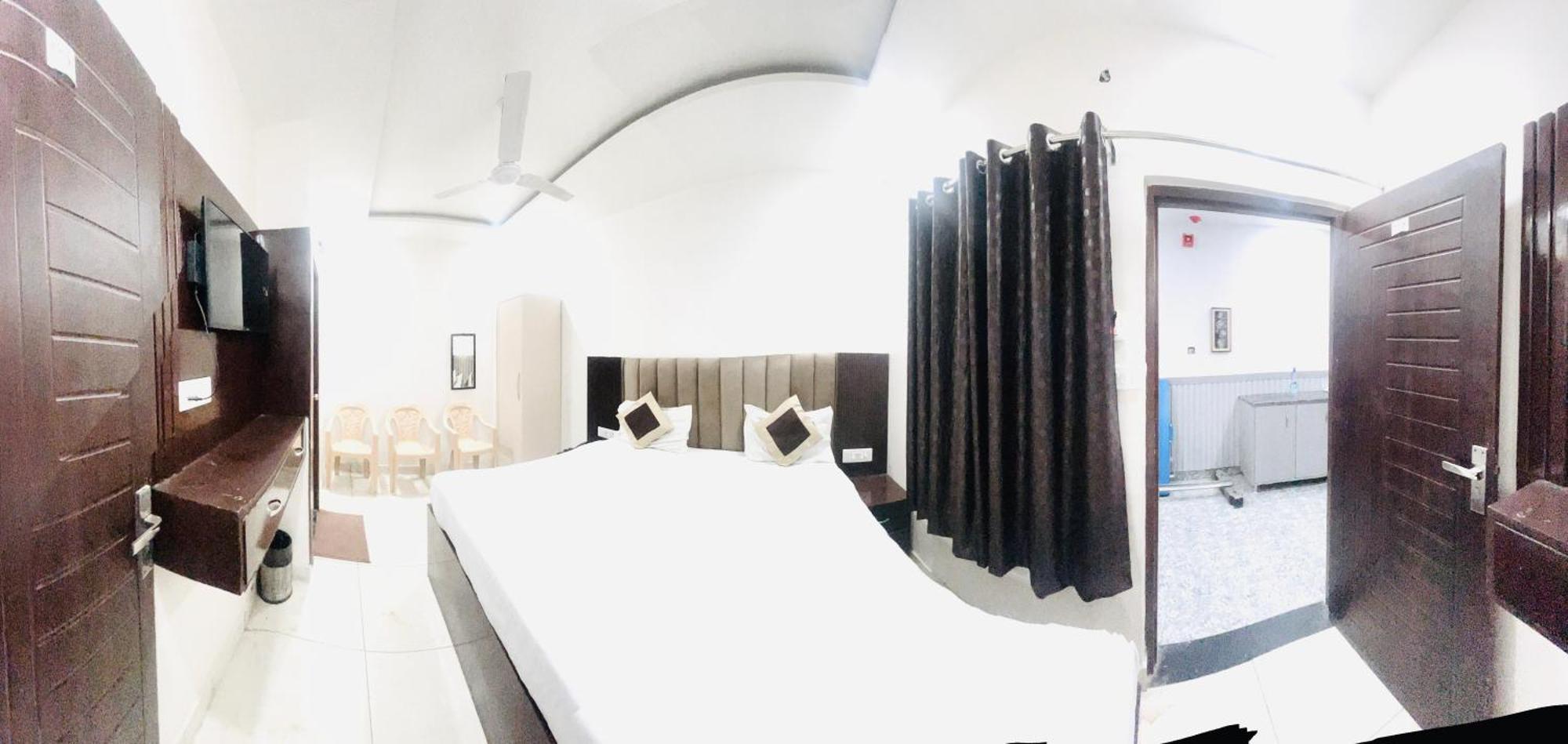Hotel Green Apple 바레일리 외부 사진