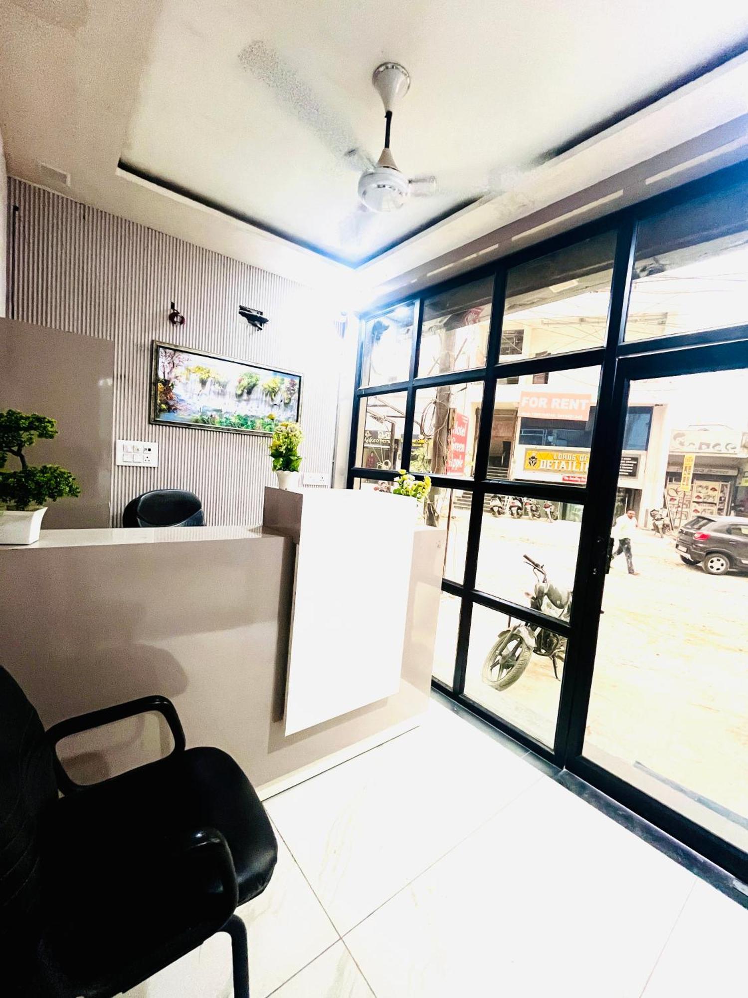 Hotel Green Apple 바레일리 외부 사진
