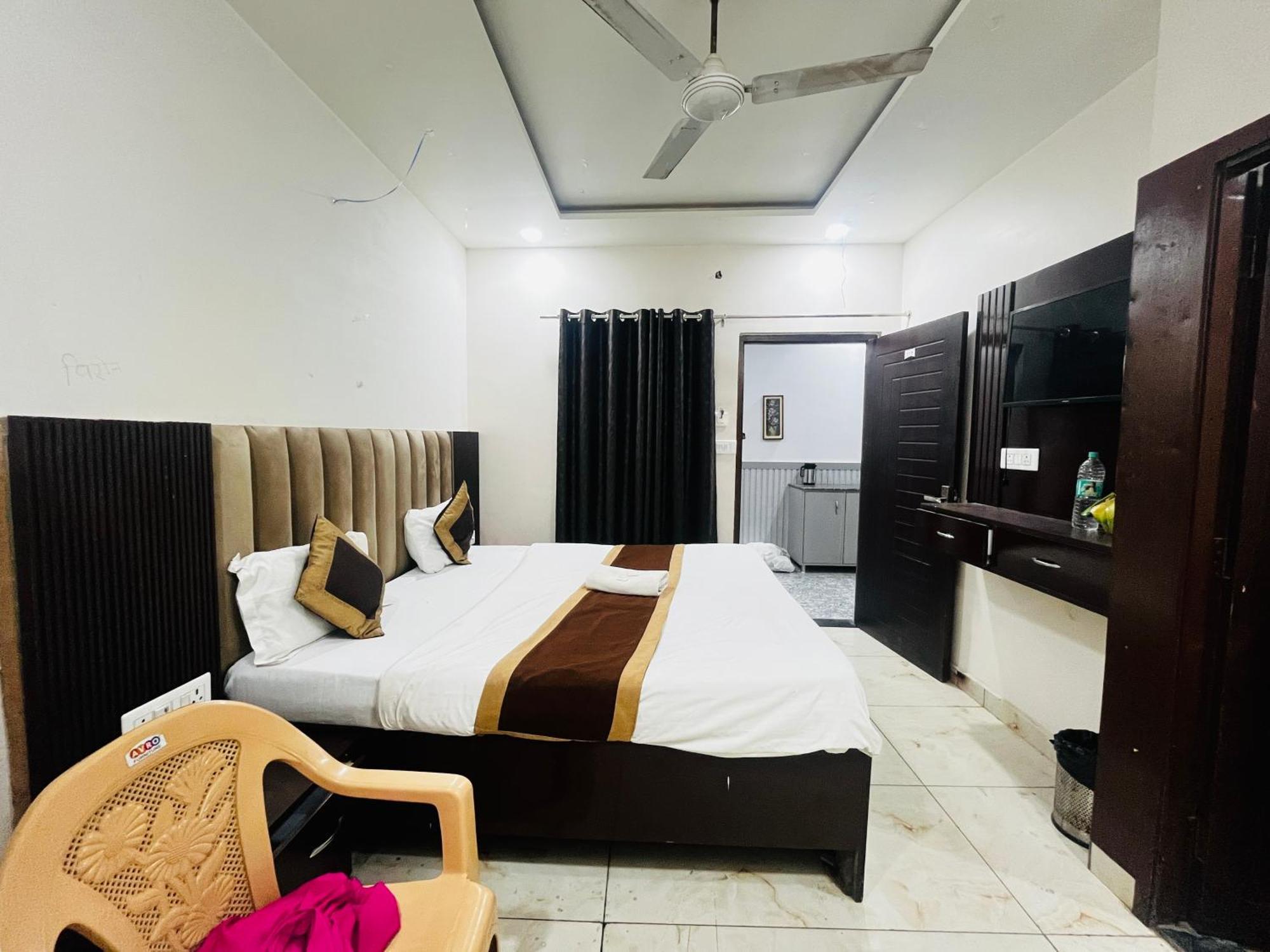 Hotel Green Apple 바레일리 외부 사진