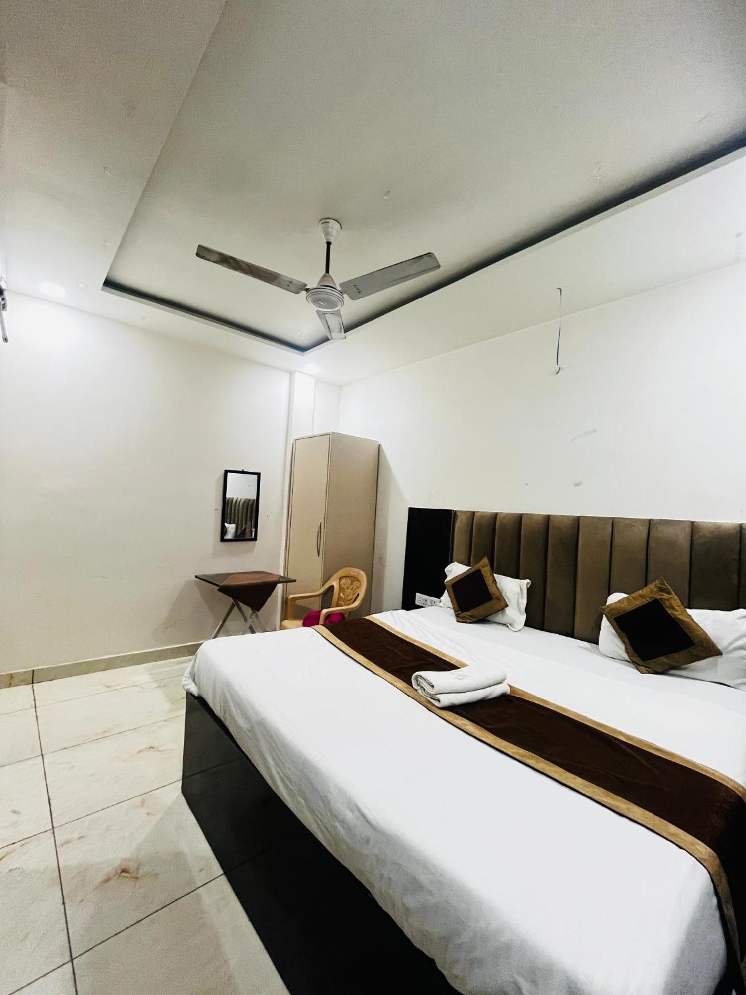 Hotel Green Apple 바레일리 외부 사진